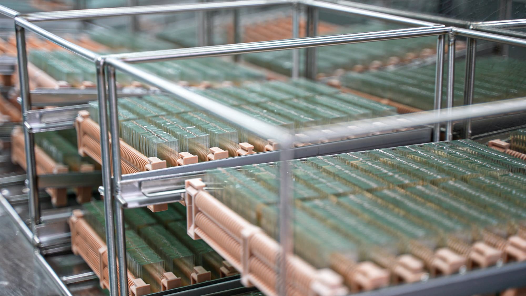 Concurența se intensifică pe piesele de afișare de dimensiuni mici și mijlocii, producătorii chinezi de LCD-uri folosesc personalizarea pentru a capta piețele globale